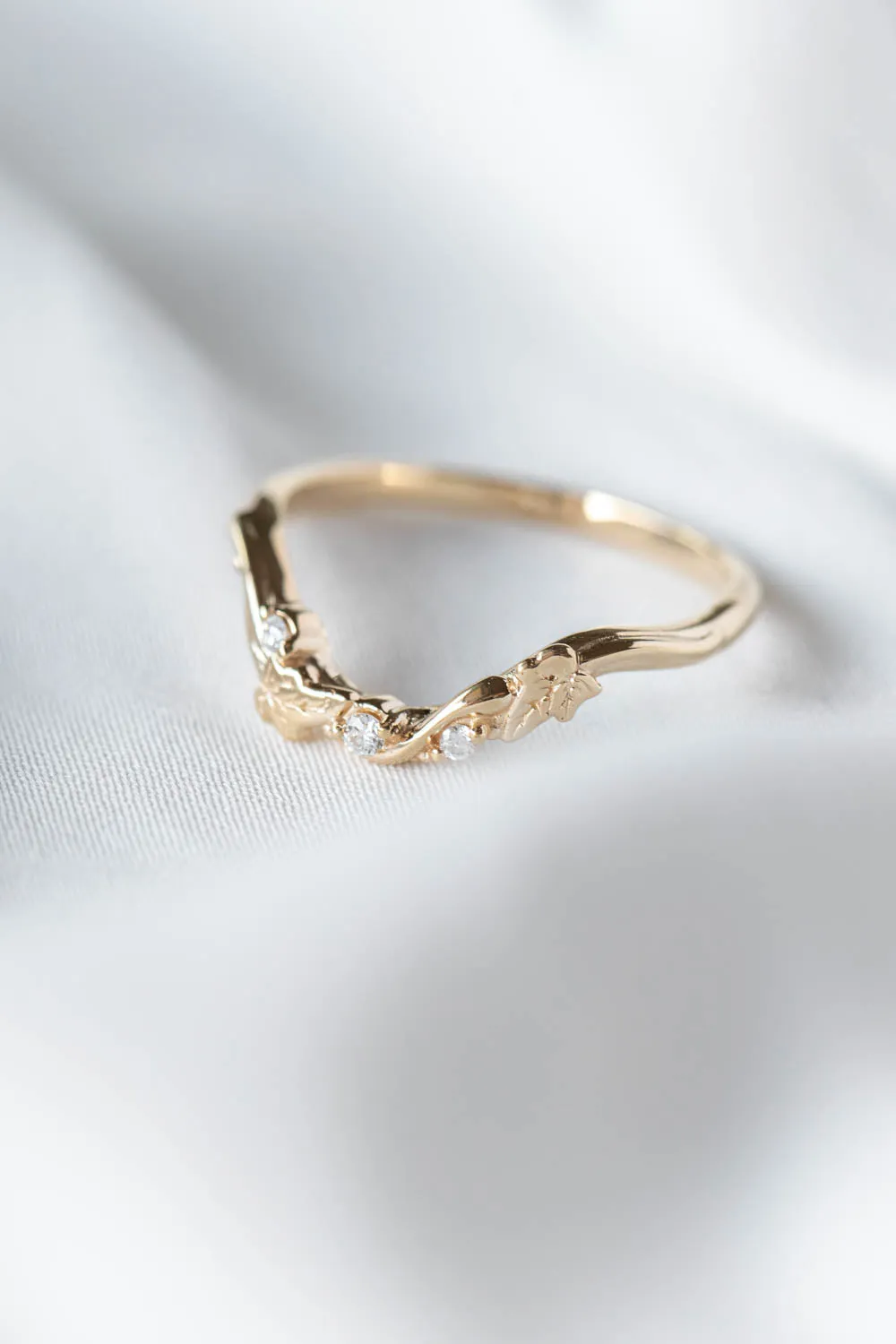 Curved ivy leaves wedding band with diamonds | Matching ring for Ivy Undina